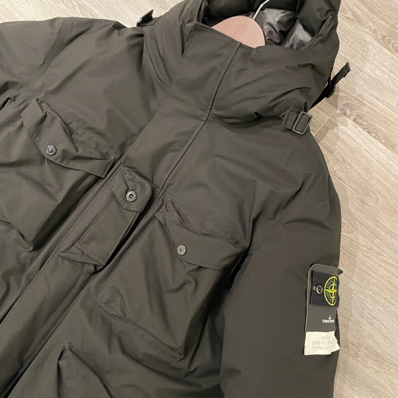 Brand new stone island ripstop gore Tex down parka
Size XL - Picture 1 of 13